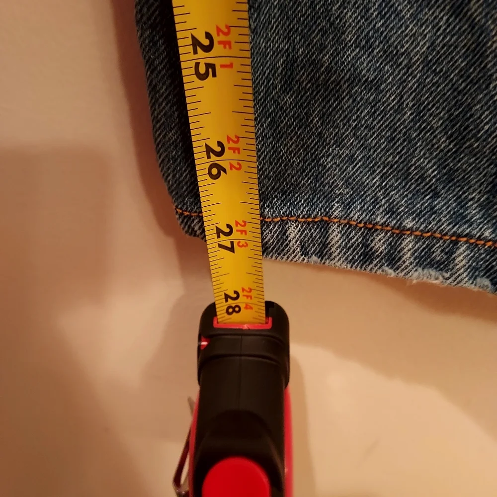 Levi's 505 Men's 32x27(tag 34x29) Men's Jeans in‎ Medium Denim Color